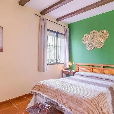 Holiday home Gorgeous In With Swimming Pool Aldeaquemada